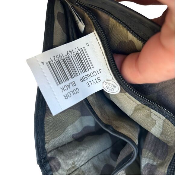 Columbia Passport Holder - Picture 6 of 6